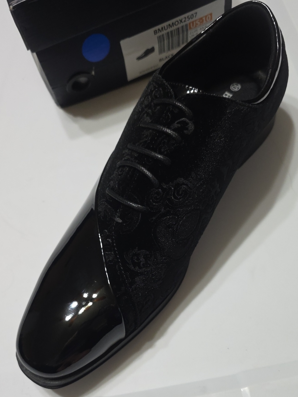 Black Men's Lace-Up Dress Shoe - Elegant Patent & Velvet Finish